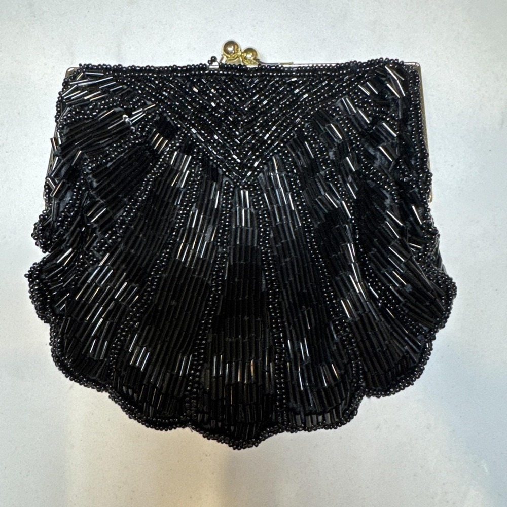 VTG Black‎ Beaded Kiss Lock Clutch Clam Shell Evening Bag Chain La Regale